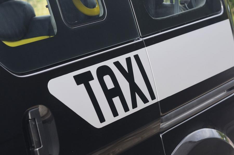  Nissan NV200 London Taxi 2012 года  (фото 5 из 11)